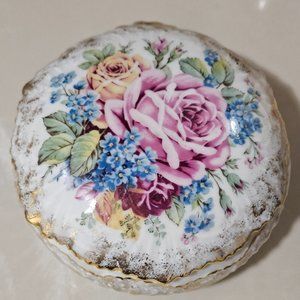 Limoges trinket or powder box beautiful